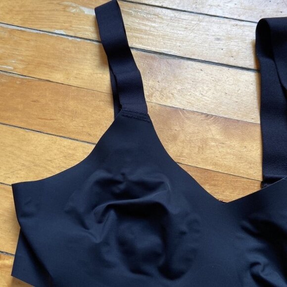 Knix Black V Neck Not Padded Wide Straps Wireless Bras - Picture 3 of 8